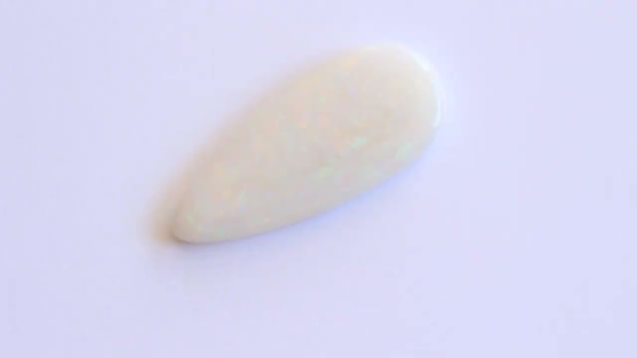 5.60ct solid white /light opal
