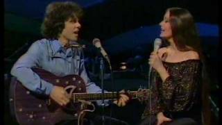 Vignette de la vidéo "Donovan & Crystal Gayle - Catch The Wind"