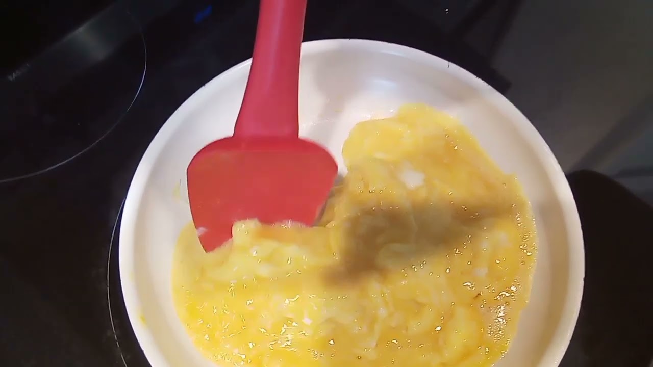 How to Make the Perfect Fluffy Scrambled Eggs 