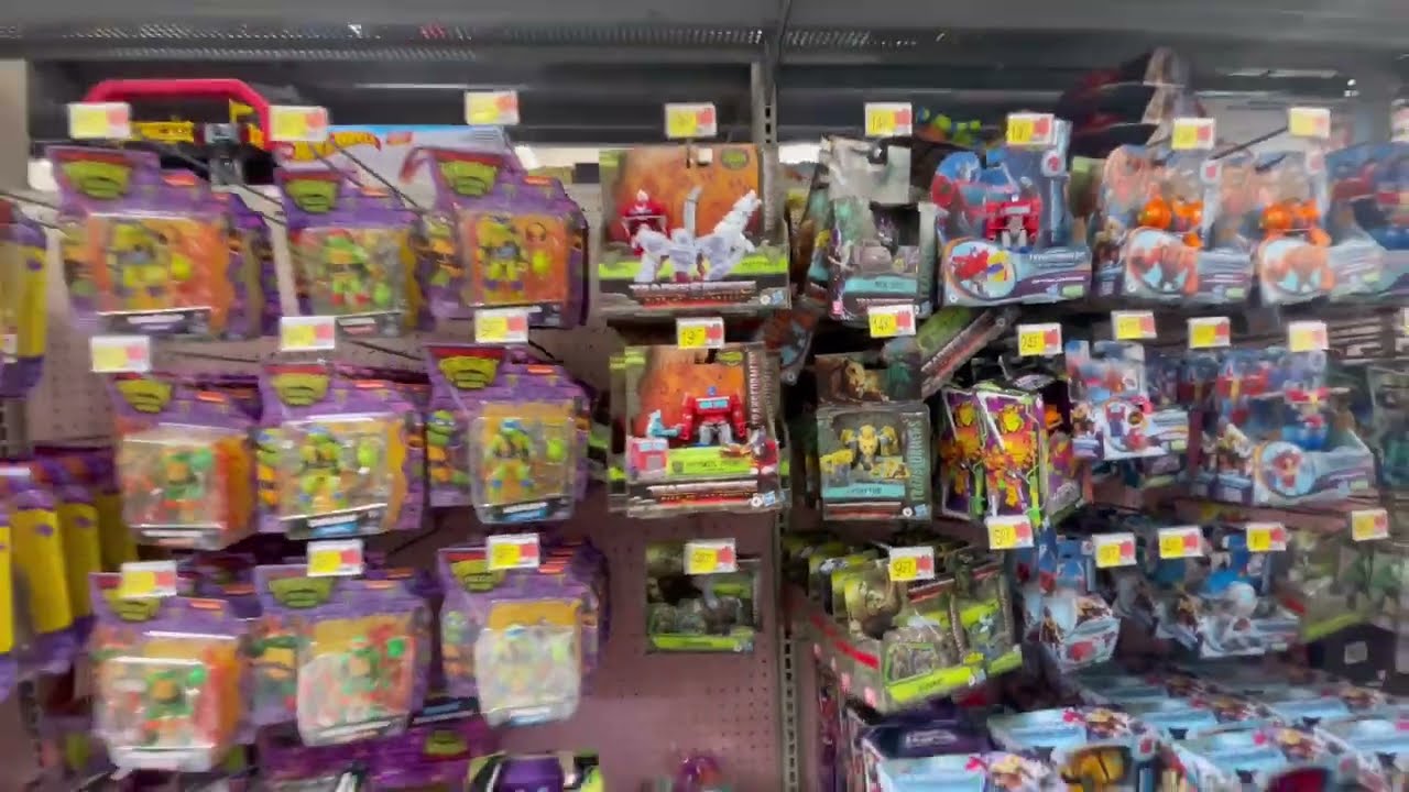 Leo Optimus Prime - WTF HASBRO - Transformers Toy Hunt Target and Walmart Same day.