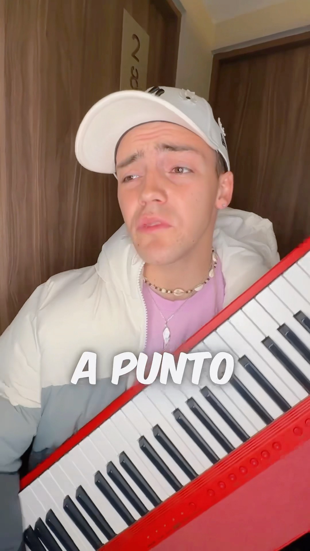 Mi amigo ME CORRIÓ de mi casa?! ???