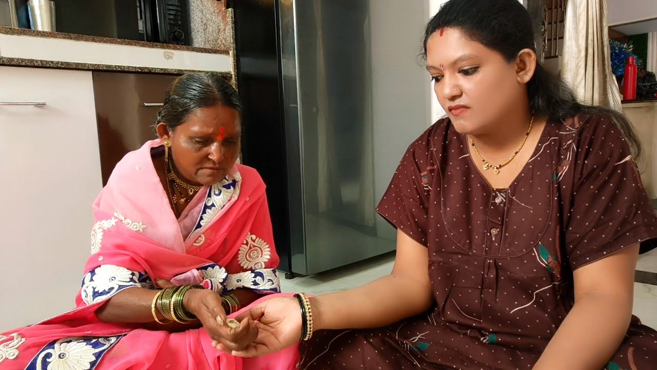 बोलता बोलता आई रडली//अंगामध्ये संस्कार असावे लागतात/भावाने मानले आभार/माय लेकीने पोटभर गप्पा मारल्या