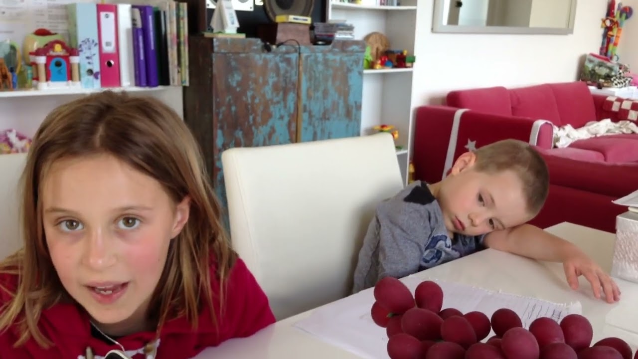15 September 2013: Alice teaching Augie at home with mama, Clovelly 