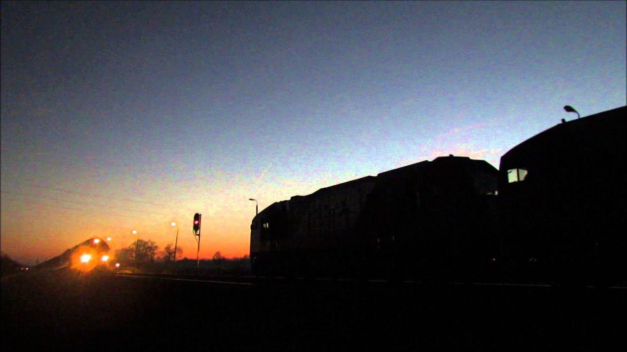 ST40s-02, ST40s-11, SM48-061 ze składem + mijanka