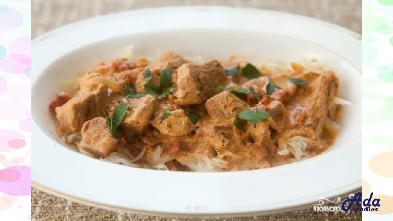 филе грудки курицы гуляш. куриный гуляш с подливкой. гуляш из филе курицы с подливкой. гуляш куриный со сметаной. гуляш из филе курицы с подливкой.