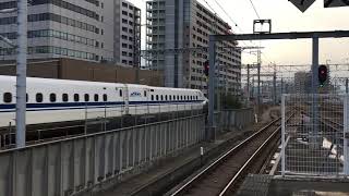 ＪＲ九州・吉塚駅のホームからＮ７００系新幹線・のぞみ１２４号を見る　２０１６年１２月２３日