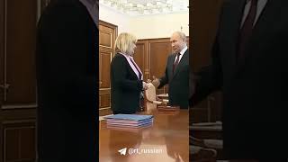 Путин получил удостоверение преzидента буржуаzной РФ в последний раз❗😄