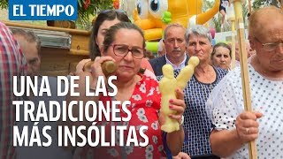 La procesión de ataúdes abiertos de un pueblo español | EL TIEMPO