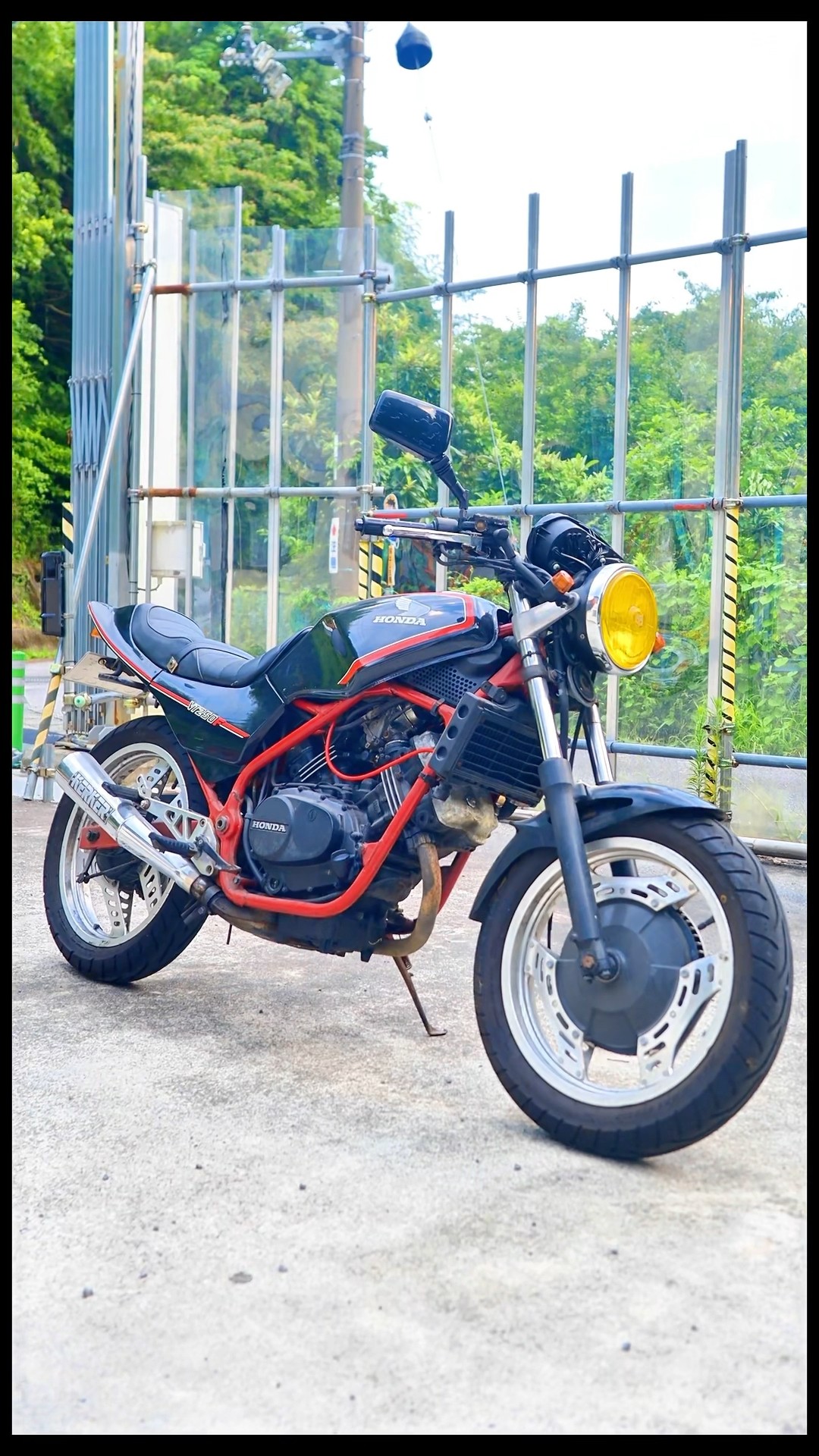 値下げ！　バイク　旧車　vt250f vt250fc 初期型　丸フレーム　レストアベース　引き取り 画像 No.7/15] ['82-]ホンダ VT250F：本気で挑んだ”打倒2スト”【青春