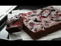 簡単だけどこの材料の組合わせでめちゃ深くて濃厚♡ミックベリーブラウニー | Moist and rich! Mixed Berry Brownies