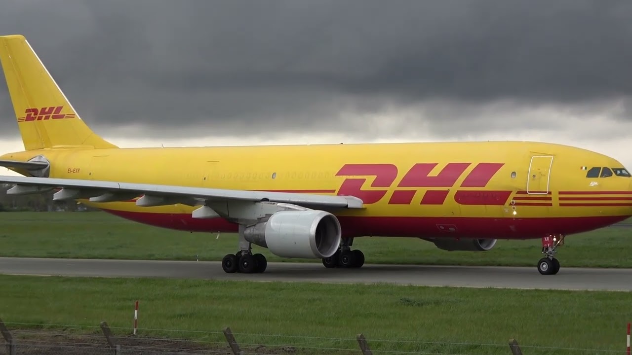 DHL Airbus A300 amazing sound and take off