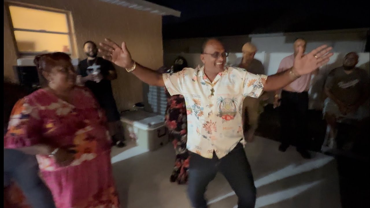 Смотрите танец человека здесь