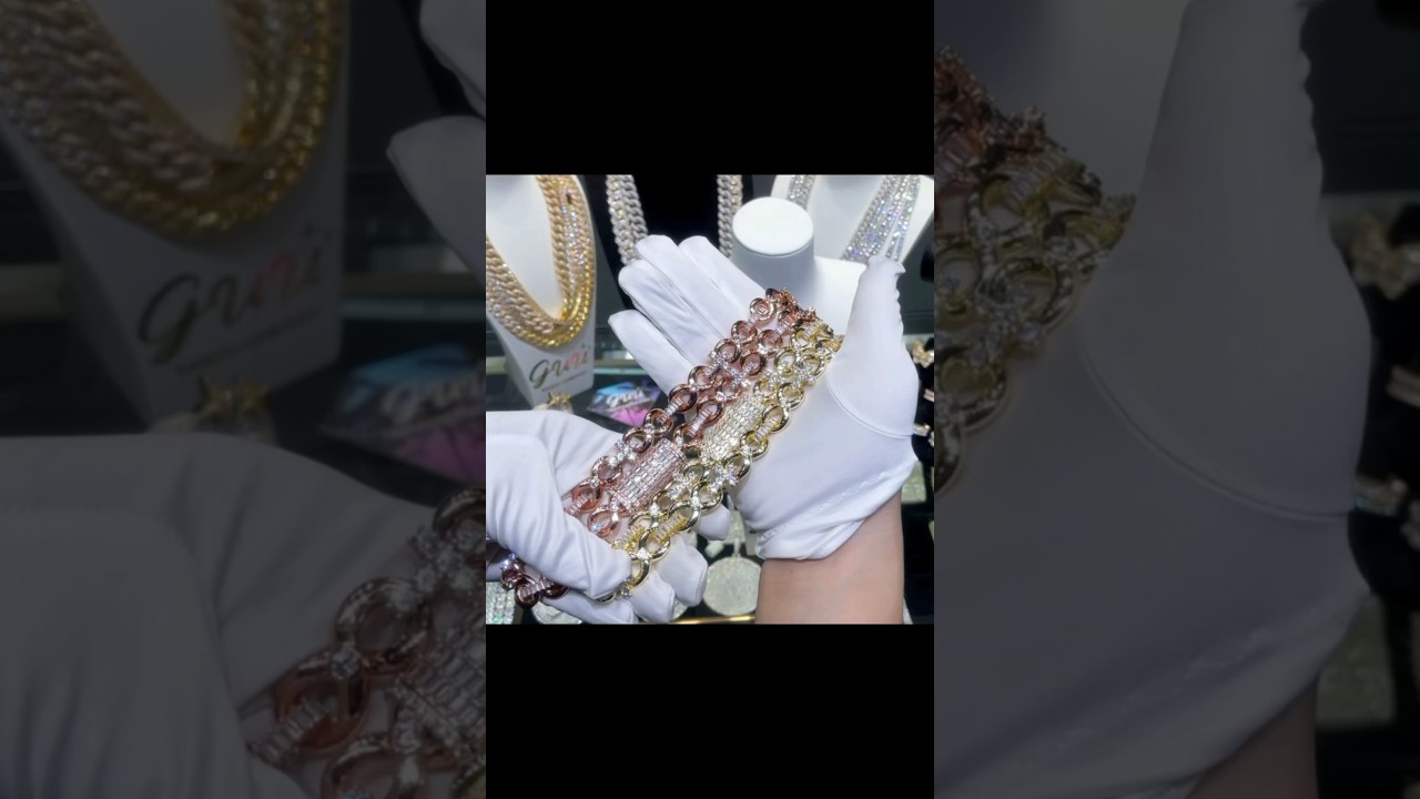 Two options🌟Which color do you prefer?❤️‍🔥Swipe to see details of our 14MM INFINITY LINK CHAIN🔥