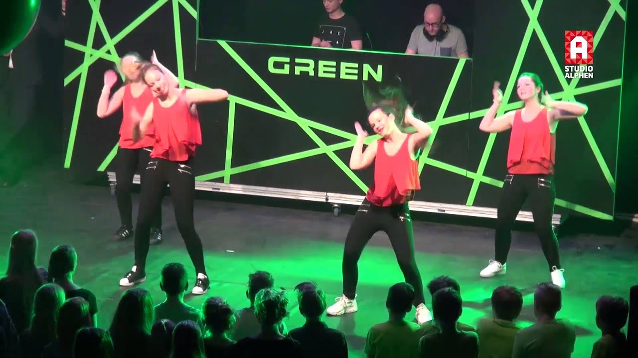 Heel erg geile webcammer danst voor jou