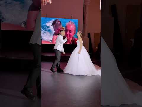 Творческий номер, который растрогает каждого гостя 🥹 ❤️А вы бы спели на своей свадьбе?