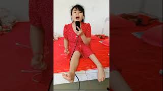 Pretty Polio Girl Singing (2)