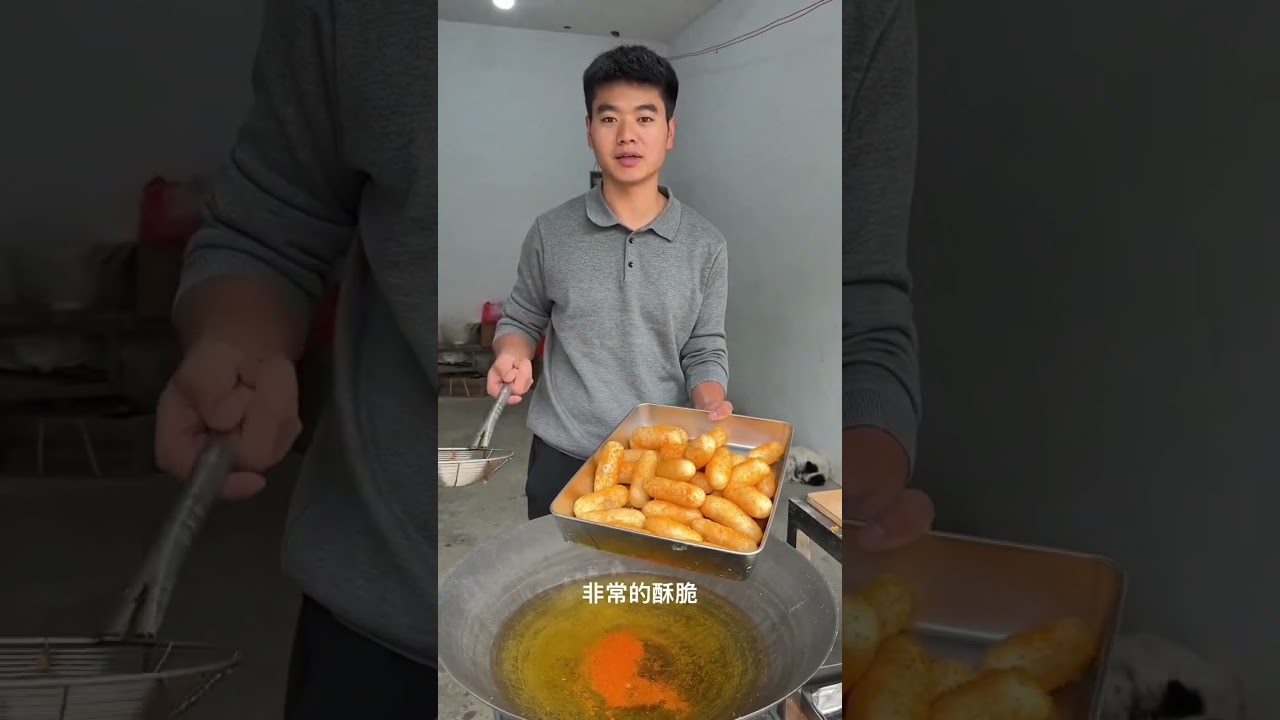 做了红糖糍粑，拿到镇上卖 #中国 #生活 #正能量 #美食