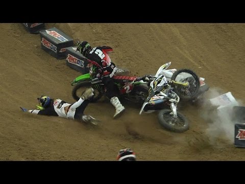 4 Stroke dirt bike white smoke