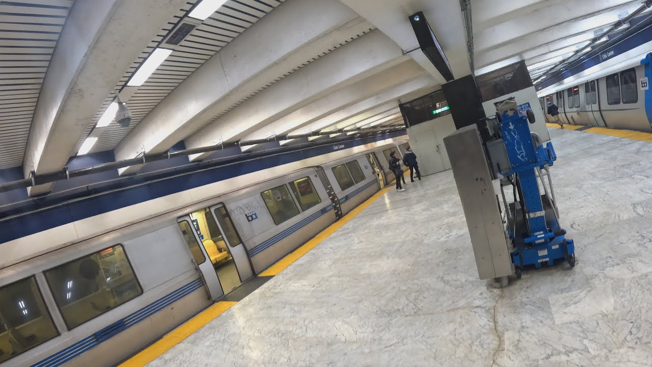 Thugs steal a phone from a lady on the bart train at civic center