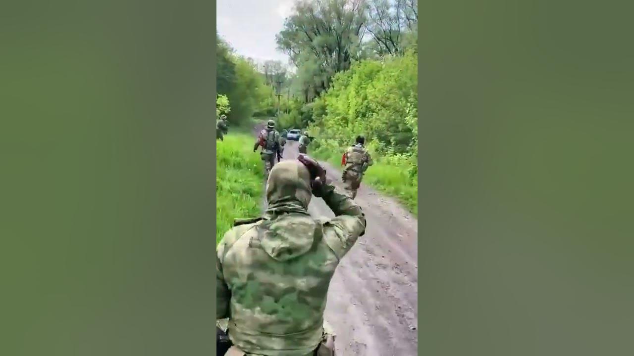 видео где на мотоцикле потеряли в кустах