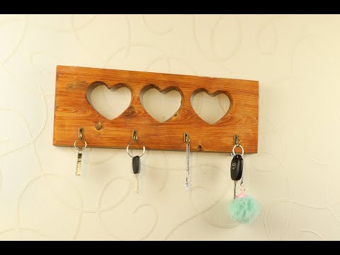 ხის გასაღებების საკიდი, 3 გულის ფორმის ჭრილით - TR190