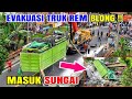 TRUK Masuk SUNGAI !! Truk HINO Lolos Rem di Tanjakan Gentong, Evakuasi Gunakan CRANE SANY STC 550
