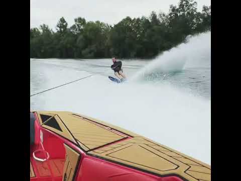 Wideo: Jak stać w slalomie na nartach wodnych lub wakeboardzie