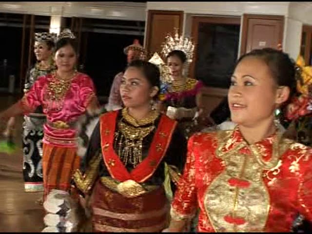 Sarawak Ethnic Dance - Ngajat Tampi (HQ) class=