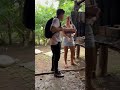 La dejo SOLITA cociendo los frijoles.
