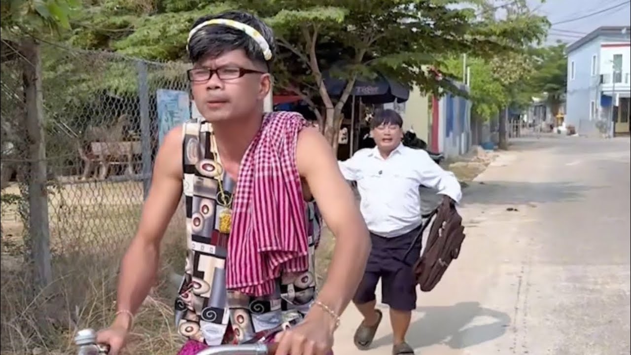 រឿង - គ្រួសារវិលក្បុង 😂😂 ( Pao Pao Cambodia )