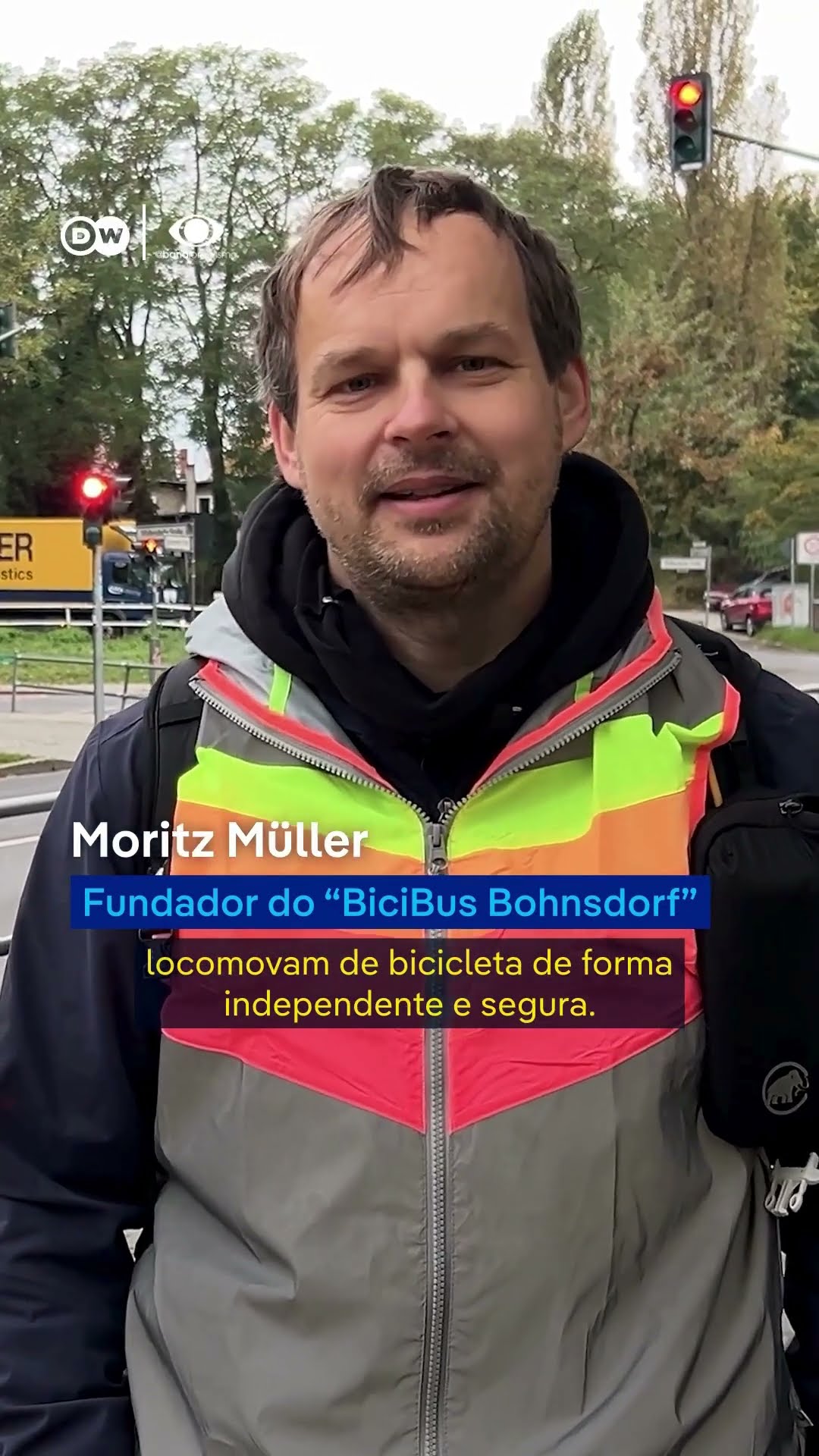 Crianças pedalam juntas em horários predefinidos para ir a escola na Alemanha