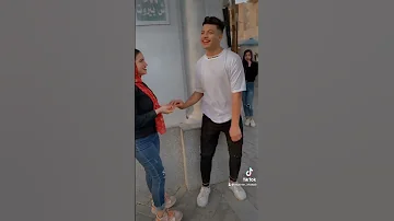 عايز اقولك بحبك 
