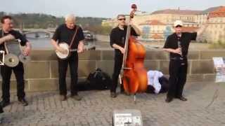 Музыканты на мосту Карла в Праге