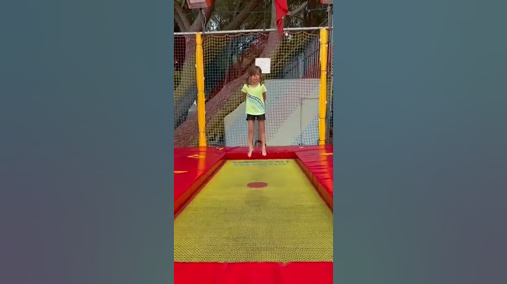 Figliachiara fa una capriola sul trampolino elastico gigante! #shorts