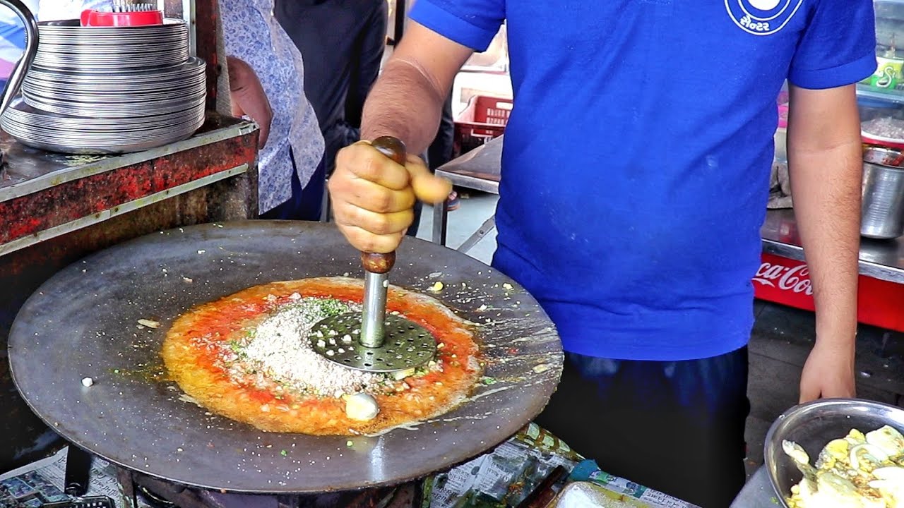 Master Of Making Egg Ravaiya | Surat Famous Egg Dish At Veer Omlet | Indian Street Food | Street Food Fantasy