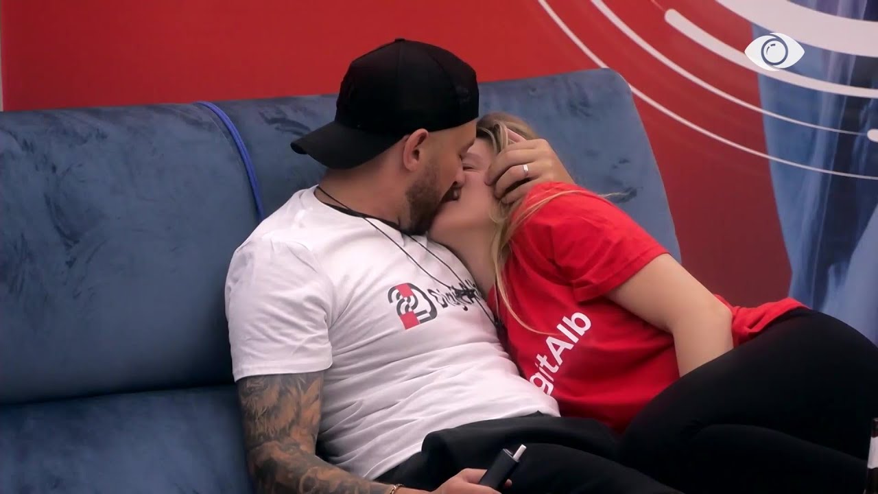 Të përqafuar, Heidi dhe Romeo shijojnë derbin së bashku - Big Brother VIP 3