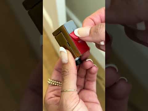      صدادة للباب لمنع اصتدام الباب بالجدار