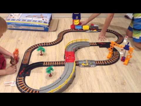 ЯНА ТВ. Собираем поезд "Голубая стрела". Строим железную дорогу.