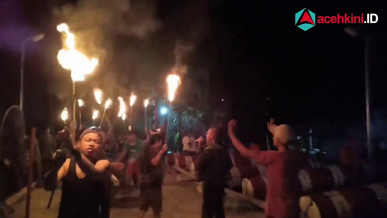 Tradisi Perang Meriam Karbit Malam Lebaran di Pidie, Aceh 