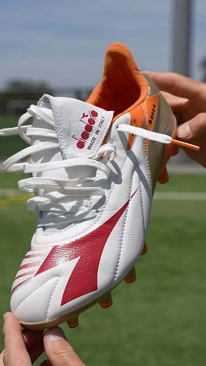 If you love leather football boots… 🤩 #footballboots #diadora #soccercleats #leatherfootwear