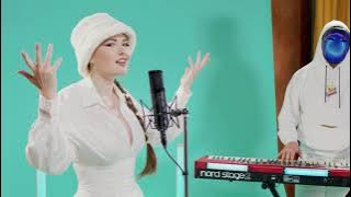 Bella Poarch - Build a Bitch (Live cover by Ana Whiterose)