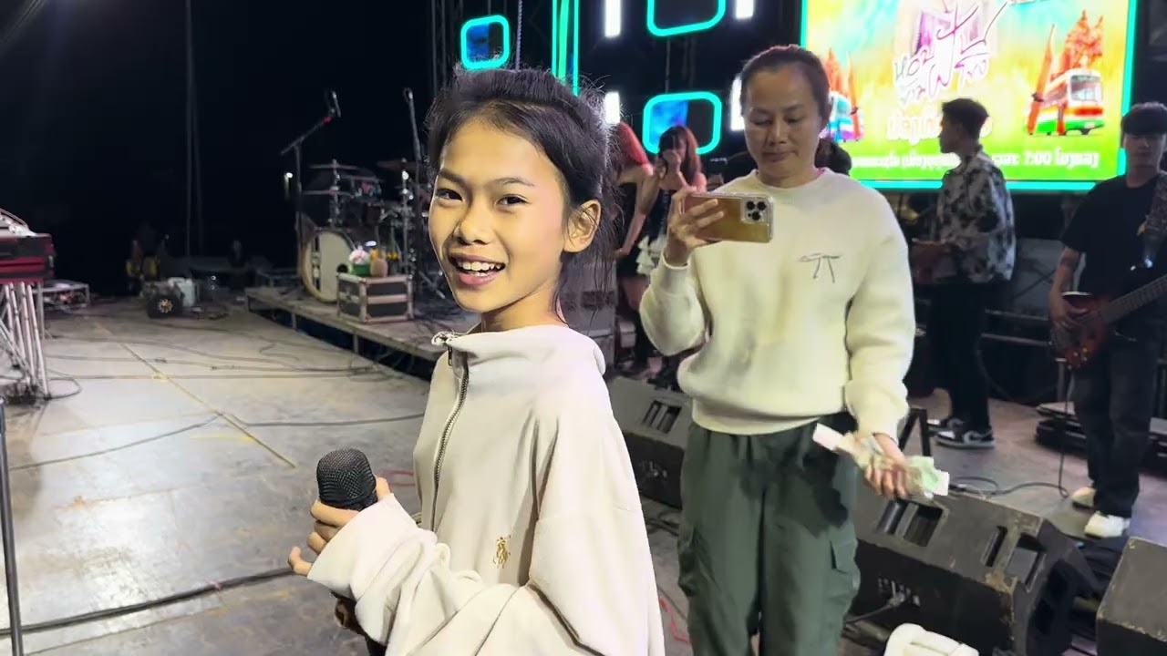 ธิดาลาวซาวด์เช็คดนตรีสดเพลงหอบฝันข้ามโขงครั้งแรก!