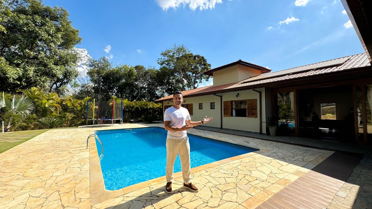 Chácara em Condomínio Mobiliada – 5 Suítes, Piscina Aquecida e Pub em Ibiúna