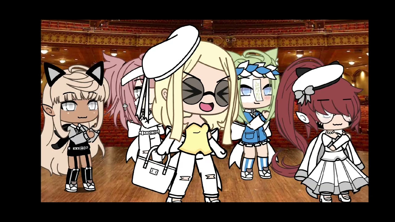 я неуверенно пою на утренике и заходит?? - YouTube