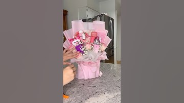 Makeup bouquet #bouquet #makeupbouquet #uniquegifts #giftstofallinlove #bouquet