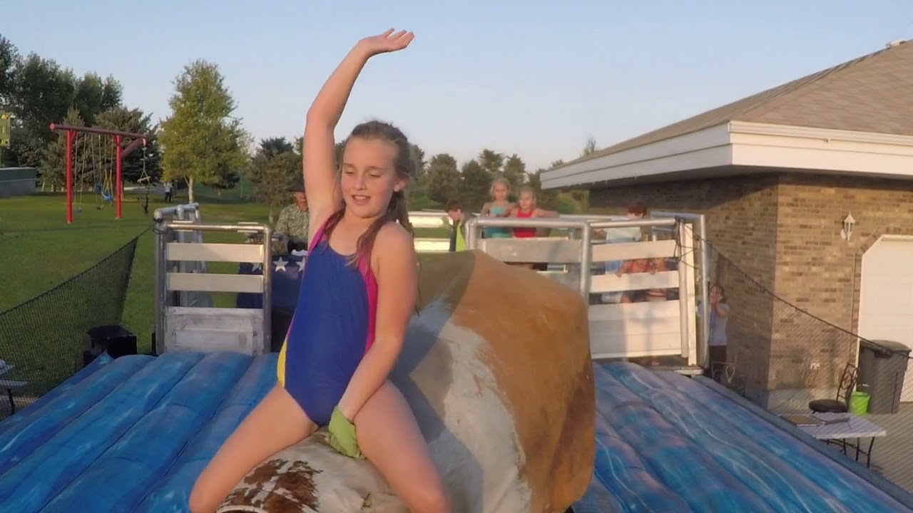 Hailey's mechanical Super Bull ride - YouTube