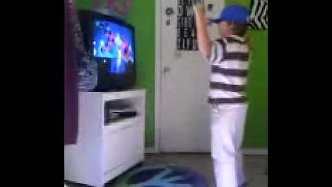 9 year old dancing to party rock anthem