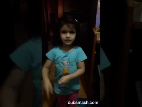 طفله تغني اخاصمك اه