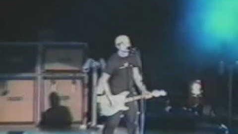 01- blink-182 - Intro & Dumpweed live at the Mark, Tom & Travis Show tour