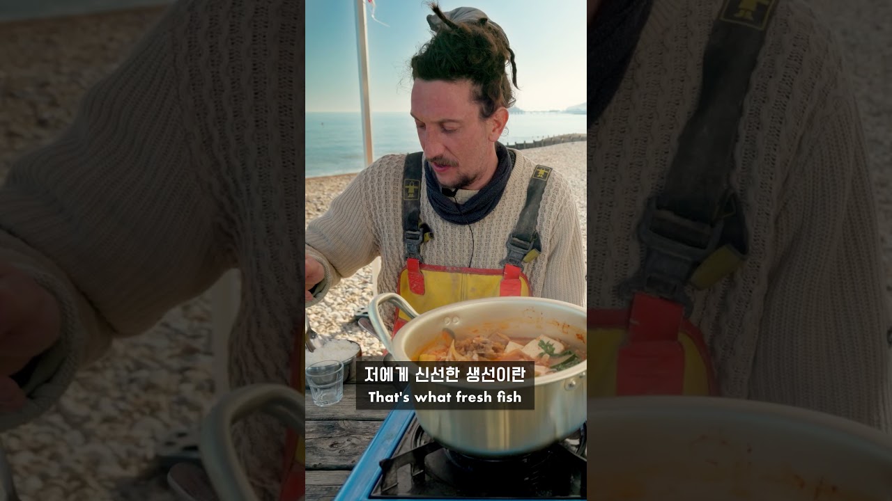 British Fishermen try Korean Spicy Soup!